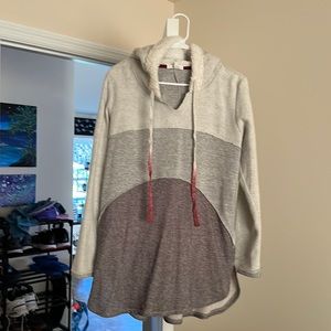 Maurice brand lightweight sweatshirt